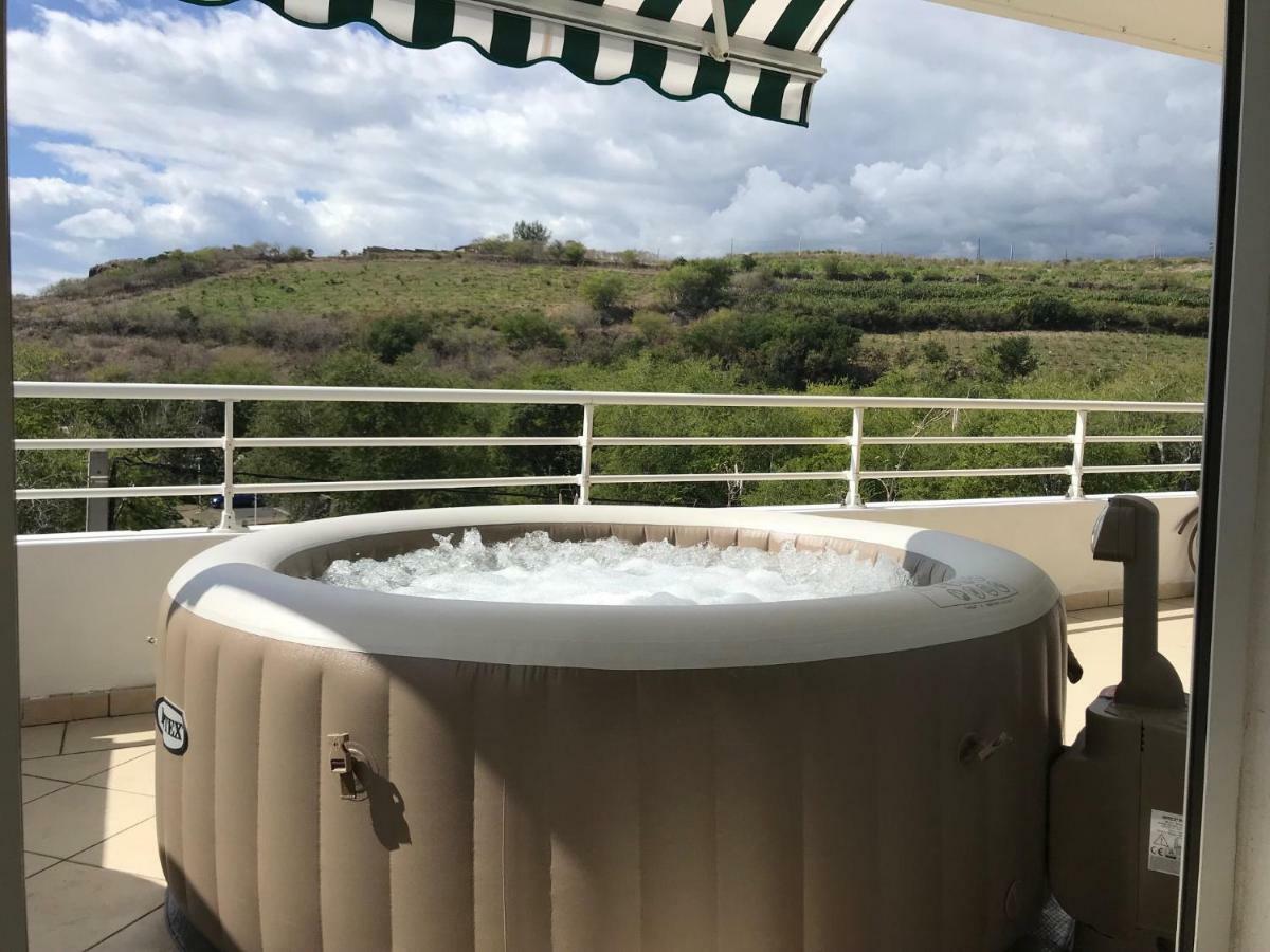 Meublé Homard avec jacuzzi et vue mer Saint-Gilles Les Bains Extérieur photo